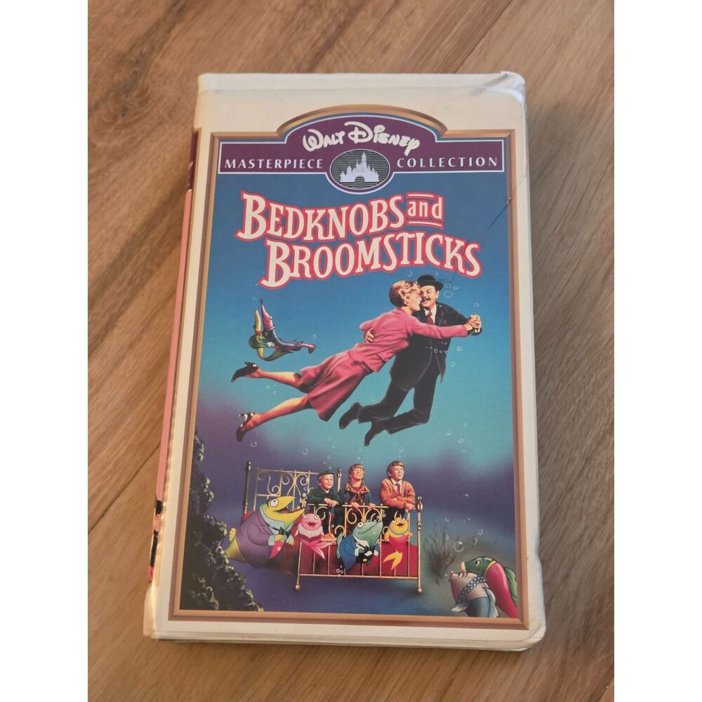 Walt Disney Classic Clamshell Masterpiece Bedknobs and Broomsticks VHS Animation